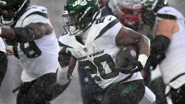 Jets' RB Breece Hall (20) carries against the Pats
